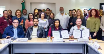 Ayuntamiento de Tijuana suscribe condiciones generales de trabajo y contrato col