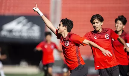 Cachorros golean a Chivas