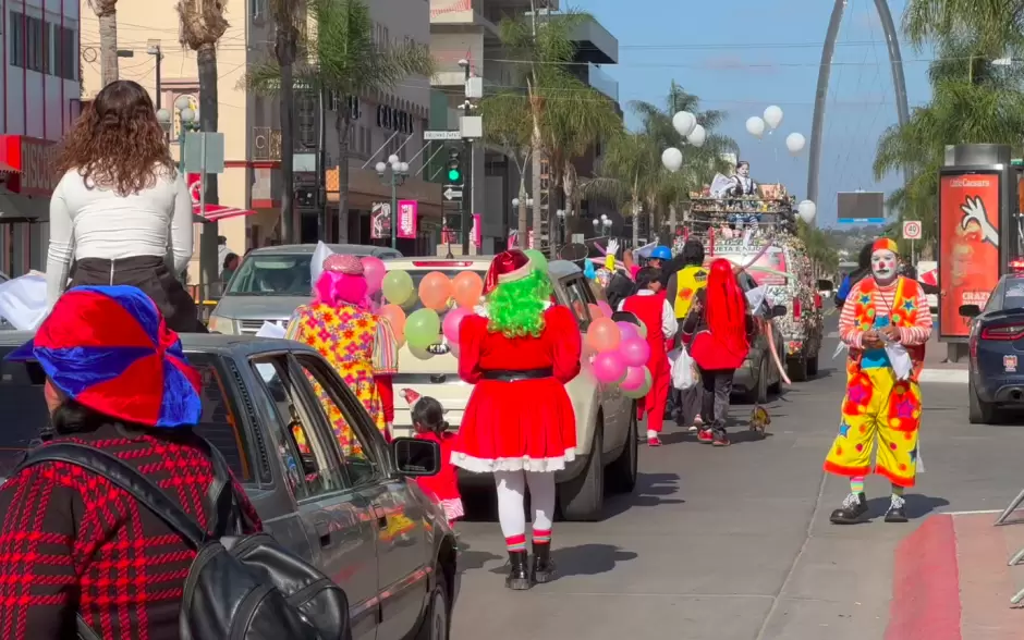 Celebran payasos con una procesin y misa su da