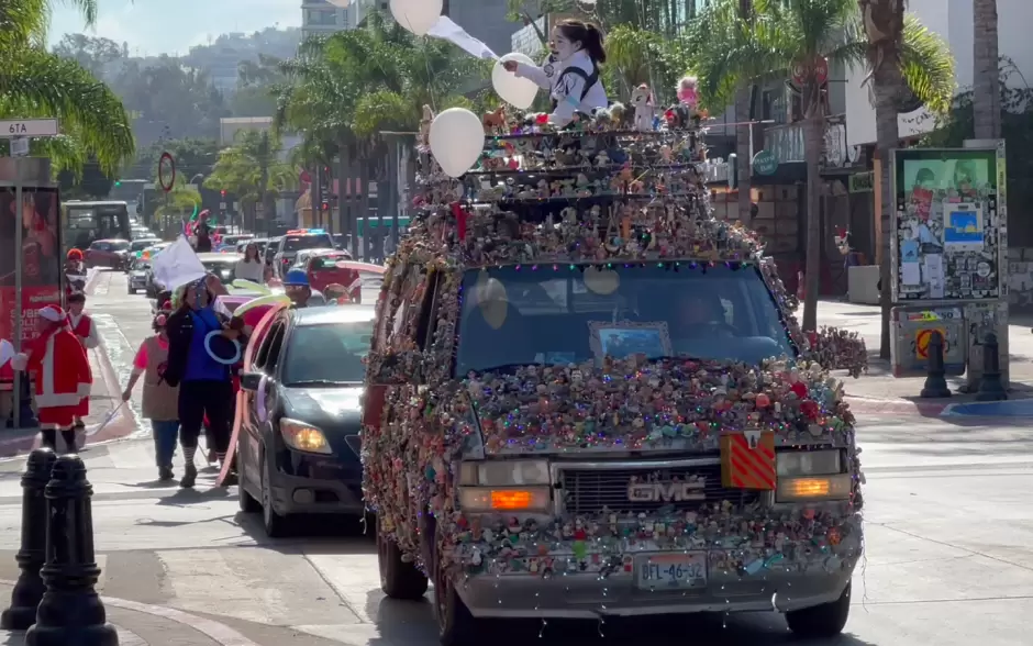 Celebran payasos con una procesin y misa su da