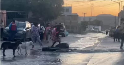 Alumnos de escuelas del Mariano Matamoros deben cruzar todos los das por Arroyo