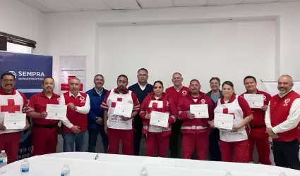 Entrega Becas Energ�a Sierra Ju�rez a Param�dicos de Cruz Roja Tecate