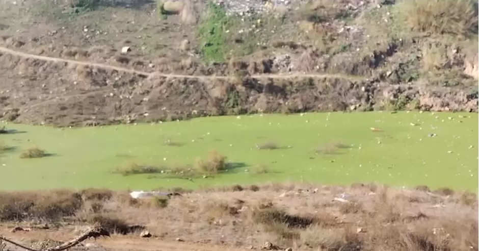 Tras cuatro horas rescatan cuerpo de mujer que muri atrapada al caer su vehculo en aguas residuales del Altiplano