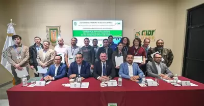 Es UABC la primera universidad en el pa�s en ofrecer certificaci�n en semiconduc