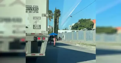 "K9" obstaculizan la calle 5ta Norte del bulevar Bellas Artes en Otay