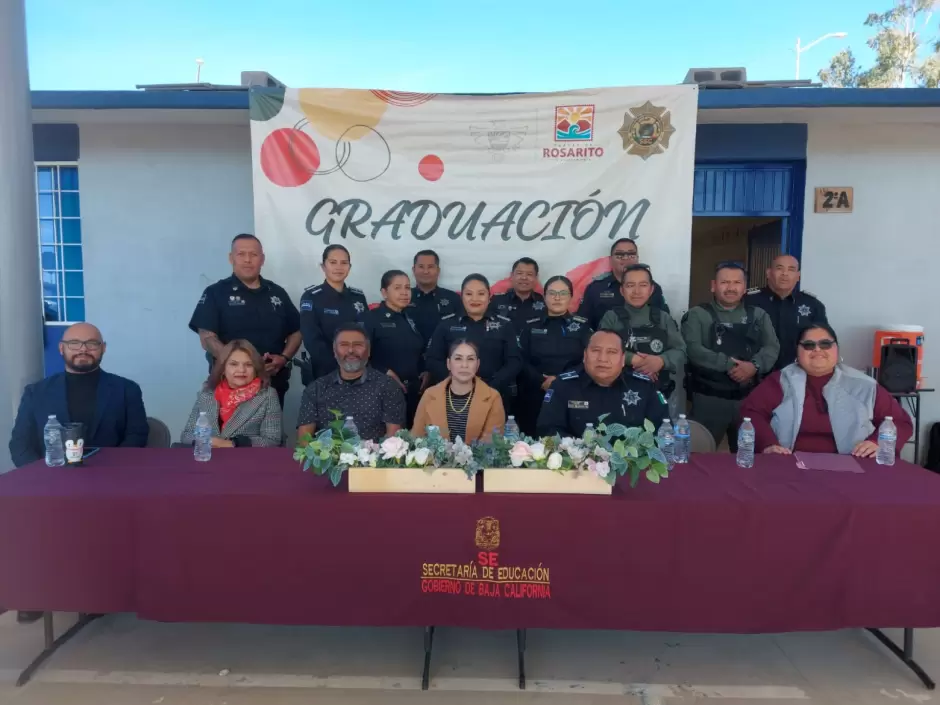 Entregan reconocimientos a estudiantes de primaria en Playas de Rosarito