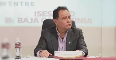 Adri�n Amarillas, secretario de salud