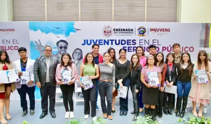 Reconocen a 170 jvenes practicantes y de servicio social