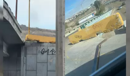Barreras de concreto del Puente Loma Blanca
