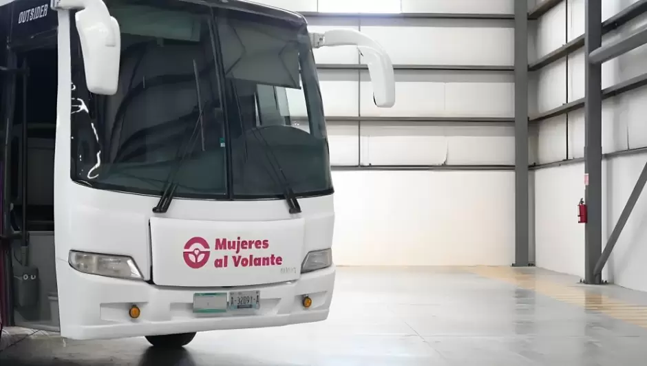 Traxión recibe distinción estatal por promover la igualdad de género en el transporte de BC
