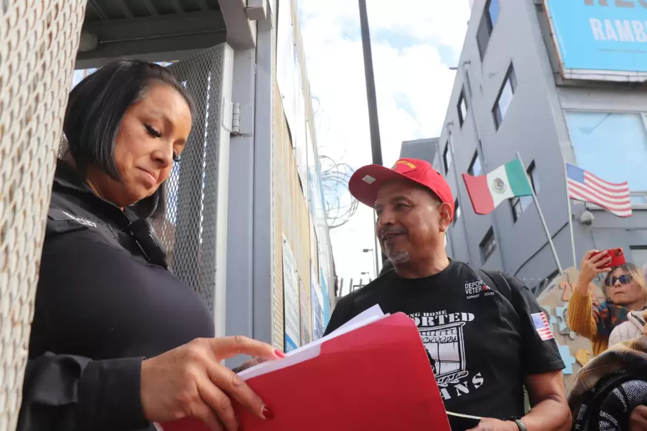 Veterano deportado recibe regalo de navidad anticipado