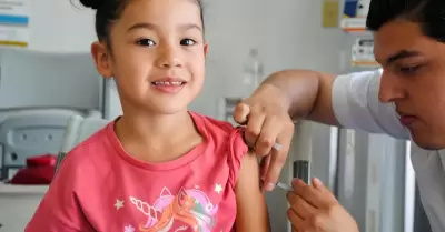 Contin�a vacunaci�n contra la influenza y Covid-19