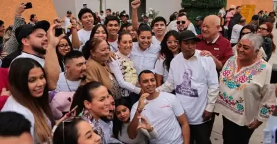 Claudia Sheinbaum Recibe Cálido Respaldo De Jóvenes En Su Llegada A Claudia Sheinbaum Recibe Cálido Respaldo De Jóvenes En Su Llegada A