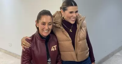 Obsequia Marina del Pilar a Claudia Sheinbaum chamarra de empoderamiento femenin