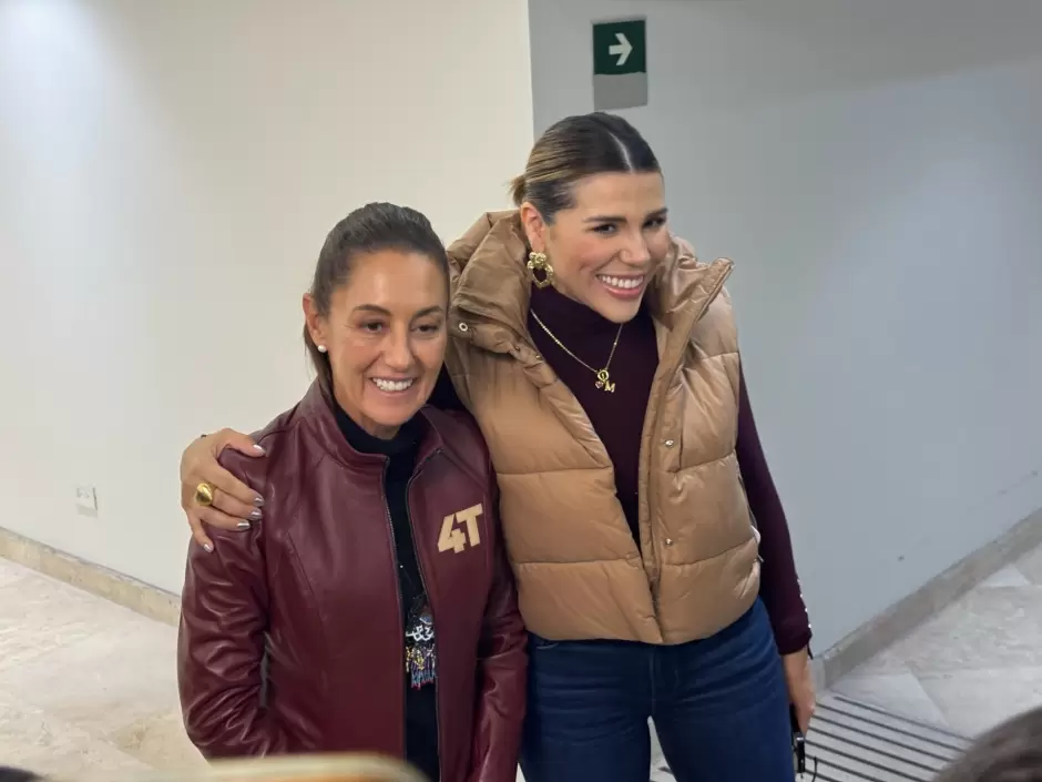 Obsequia Marina del Pilar a Claudia Sheinbaum chamarra de empoderamiento femenino