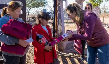 Lleva Marina del Pilar cenas navide�as y regalos a la comunidad