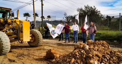 Arranque a motoconformado de vialidades en El Porvenir