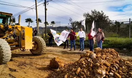 Arranque a motoconformado de vialidades en El Porvenir