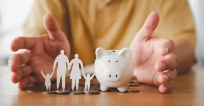 donacin, ahorro, caridad, concepto de plan de finanzas familiares, recaudacin 