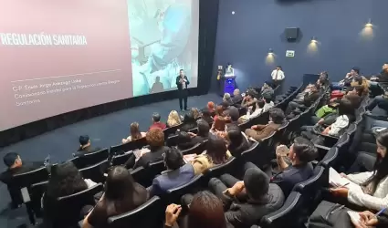 Contin�a COEPRIS BC capacitando a expendedores de hielo y agua para consumo huma