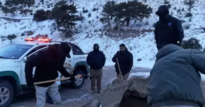 Apertura de caminos tras la cada de nieve en Sonora