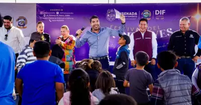 Entrega de 1000 juguetes a infantes