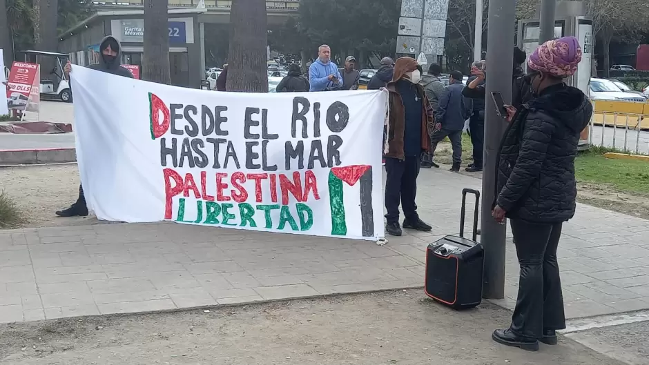 Activistas se manifiestan en garita de San Ysidro; rechazan apoyo de EU a la guerra en Gaza