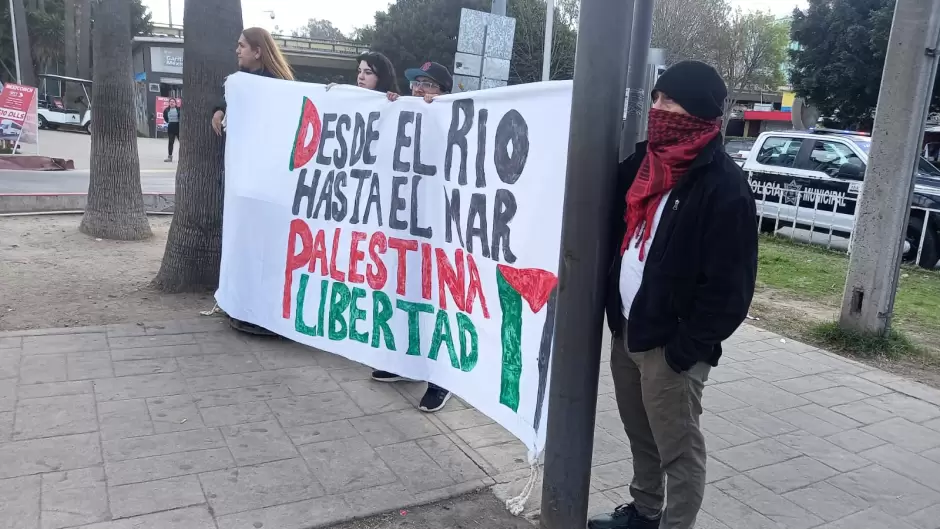 Activistas se manifiestan en garita de San Ysidro; rechazan apoyo de EU a la guerra en Gaza