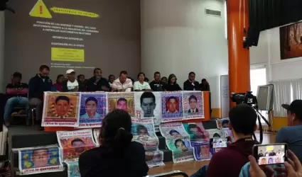 Padres de normalistas