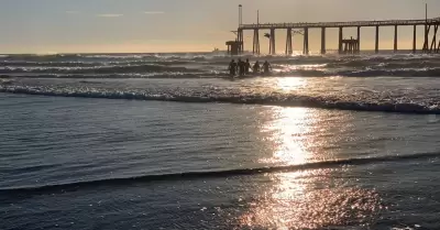 Auxilian a tres jvenes en el muelle de Rosarito