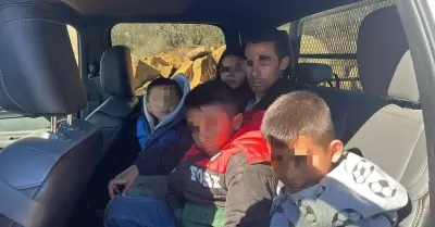 Polic�a municipal rescata a familia de migrantes extraviados