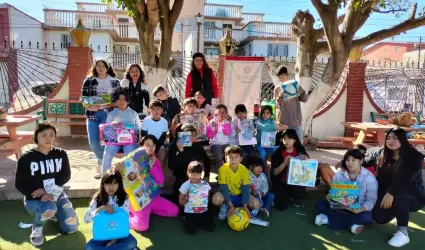 Llevan regalos por Da de Reyes a menores de albergues en Tijuana