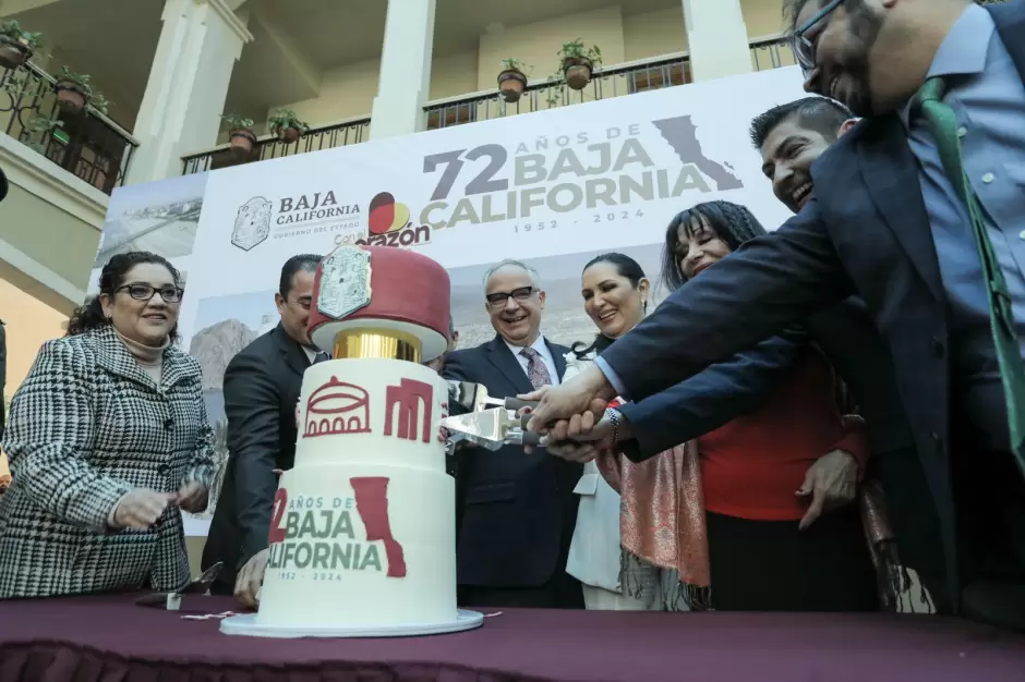 Conmemora gobierno del estado 72 aniversario de Baja California