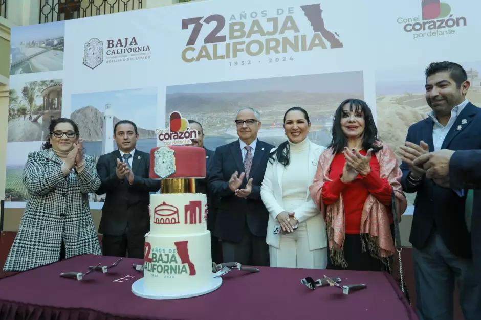 Conmemora gobierno del estado 72 aniversario de Baja California
