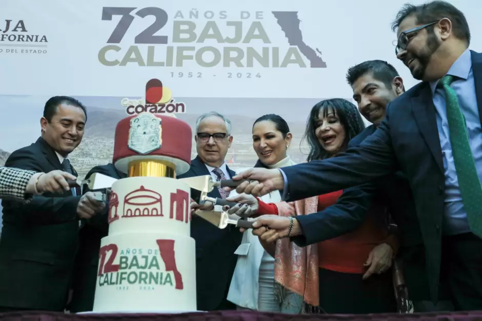 Conmemora gobierno del estado 72 aniversario de Baja California
