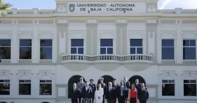 Conmemora gobierno del estado 72 aniversario de Baja California
