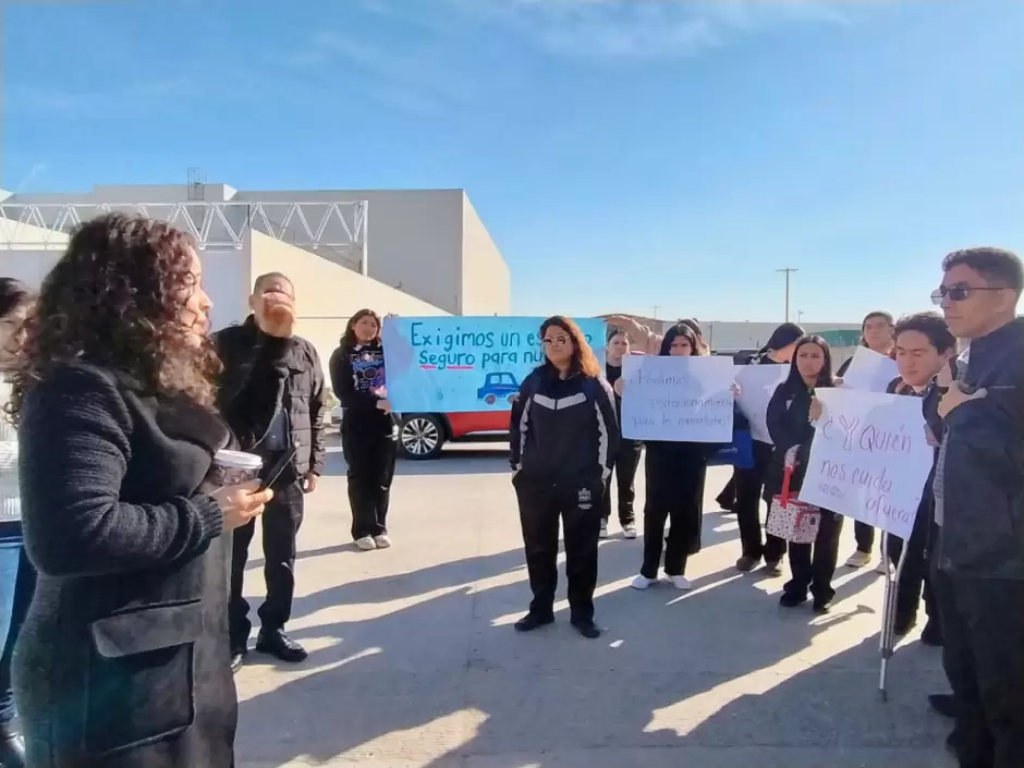 Causa conflicto falta de estacionamiento en la ENFT; directivos y la autoridad atienden el problema