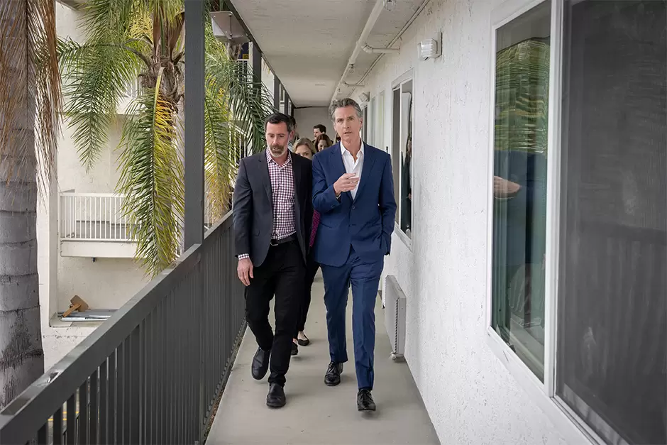 Gavin Newsom en Homekey