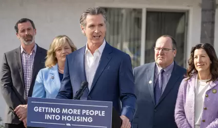 Gavin Newsom en Homekey