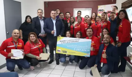 Recibe DIF Rosarito donativo del programa Pro Redondeo Oxxo 2023