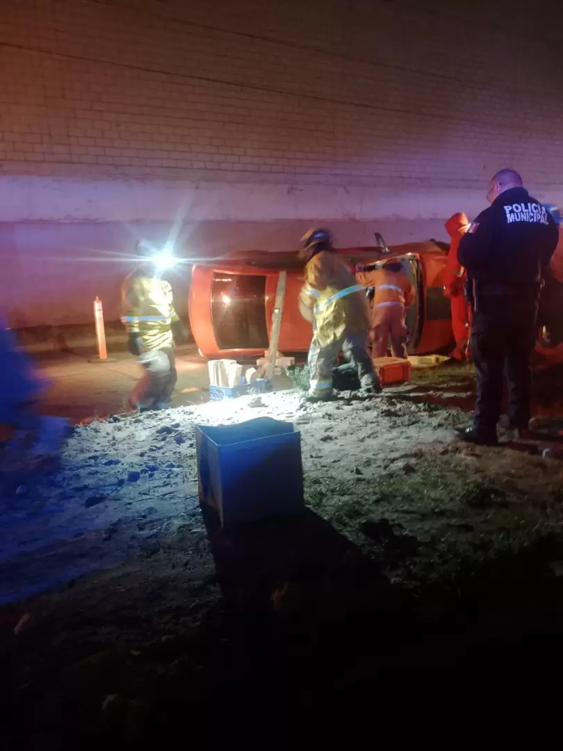 Conductor pierde la vida al impactar poste en V�a R�pida Poniente