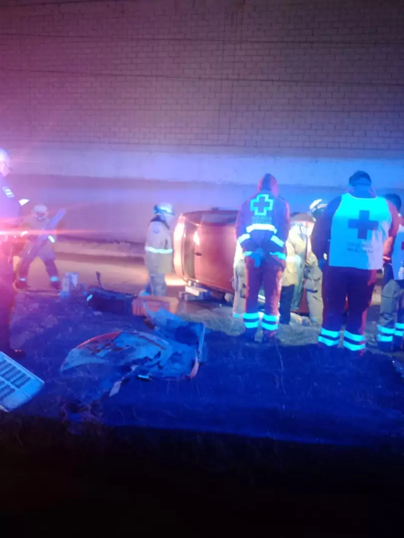 Conductor pierde la vida al impactar poste en V�a R�pida Poniente