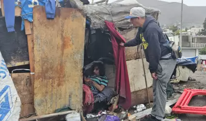 Pierde movilidad por golpiza; ahora Benito vive "tirado" en casa de cartn con 1