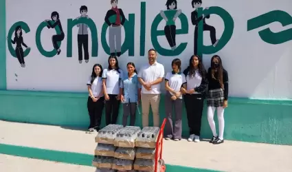 Donan m�s de 200 botellas de gel antibacteral al alumnado de Conalep plantel Ens