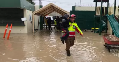 Evacuacin de escuelas en Otay Centenario