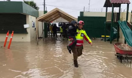 Evacuacin de escuelas en Otay Centenario