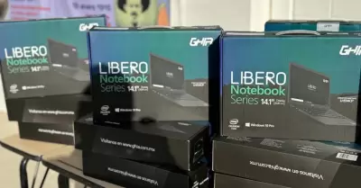 Beneficia secretara de educacin con equipo de cmputo a comunidad estudiantil