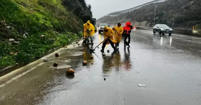 Refuerza Ayuntamiento de Tijuana labores de limpieza de vialidades tras lluvias