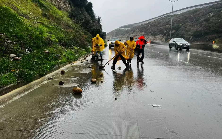 Refuerza Ayuntamiento de Tijuana labores de limpieza de vialidades tras lluvias
