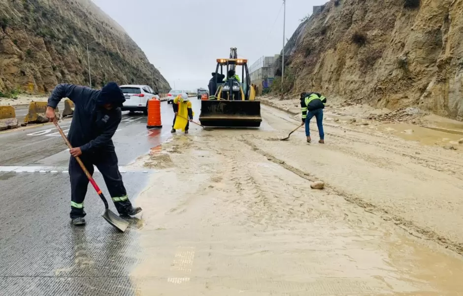 Refuerza Ayuntamiento de Tijuana labores de limpieza de vialidades tras lluvias